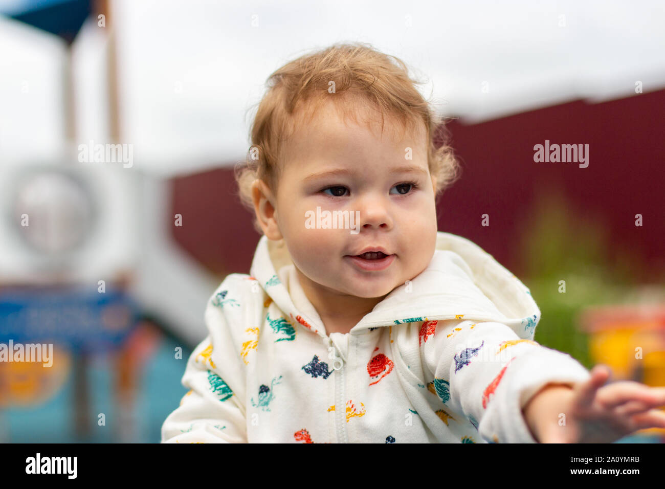 Bebe Cheri Cheveux Boucles Banque D Image Et Photos Alamy