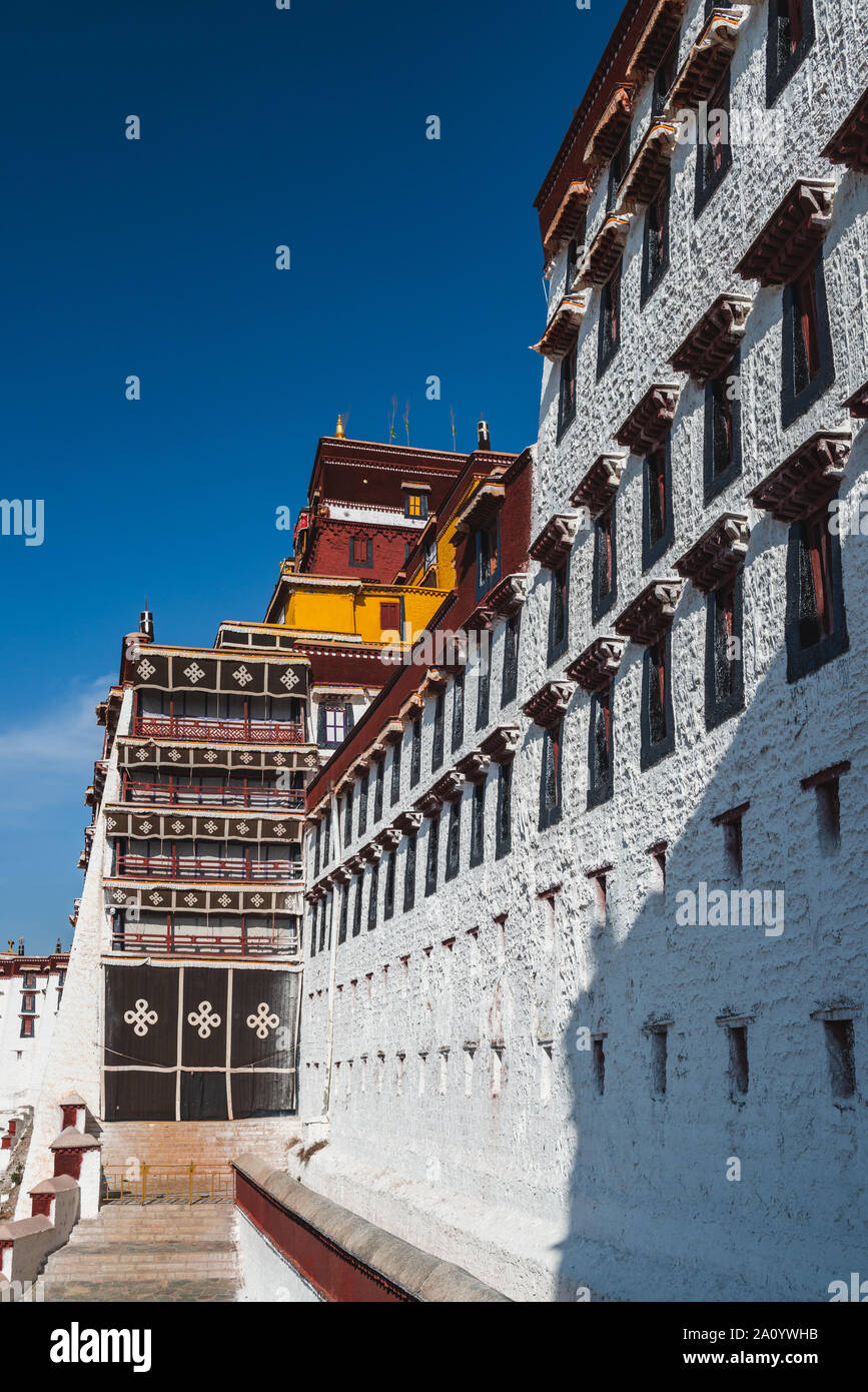 Palais du Potala est l'un des plus lieux saints de tous les bouddhistes Tibétains du Tibet pour, et est le siège du dalaï-lama. Banque D'Images