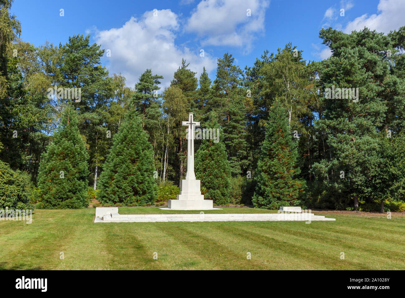 Croix du souvenir dans la section canadienne de l'au cimetière militaire de Brookwood Cemetery, Pirbright, Woking, Surrey, Angleterre du Sud-Est, Royaume-Uni Banque D'Images