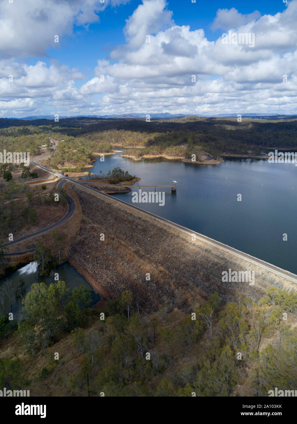 Vue aérienne de Monduran Le lac créé par le barrage sur la Fred Haigh Pandrup River a été construit pour fournir de l'eau d'irrigation mais maintenant une destination de pêche préféré Banque D'Images