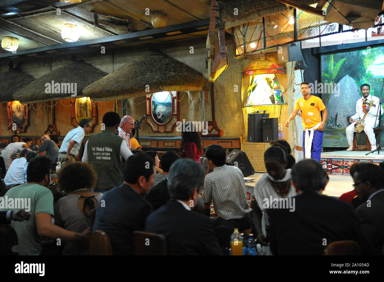 Animation musicale dans un restaurant d'Addis Abeba Banque D'Images