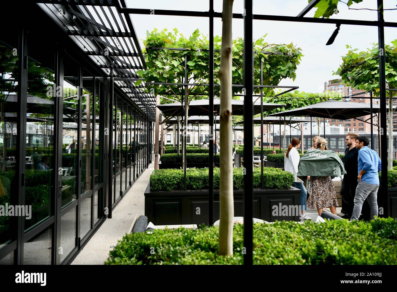 New York Ville phare Restoration Hardware restaurant sur le toit, NYC, USA Banque D'Images