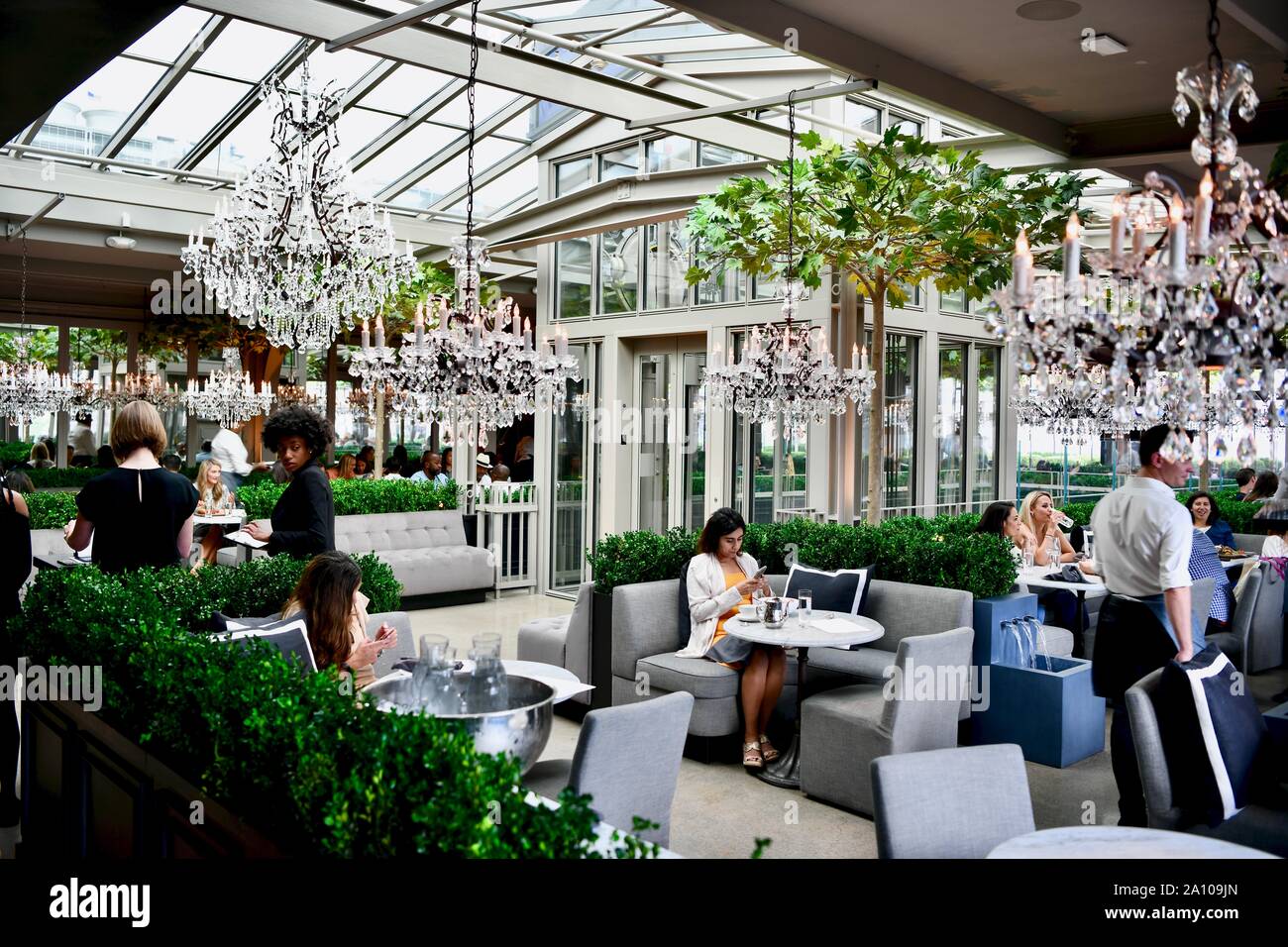 New York Ville phare Restoration Hardware restaurant sur le toit, NYC, USA Banque D'Images