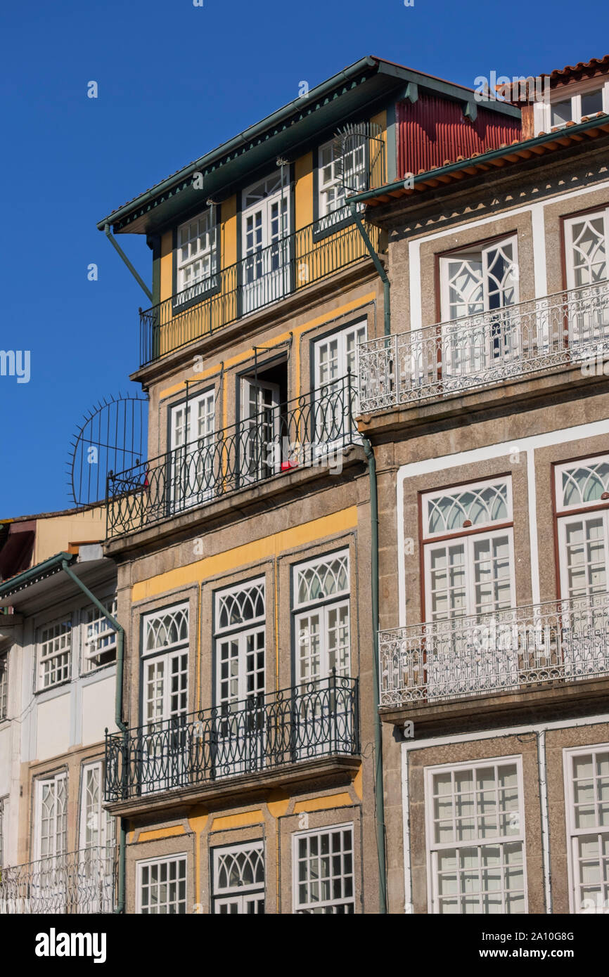 Maisons traditionnelles Largo da Misericordia Guimarães Portugal Banque D'Images