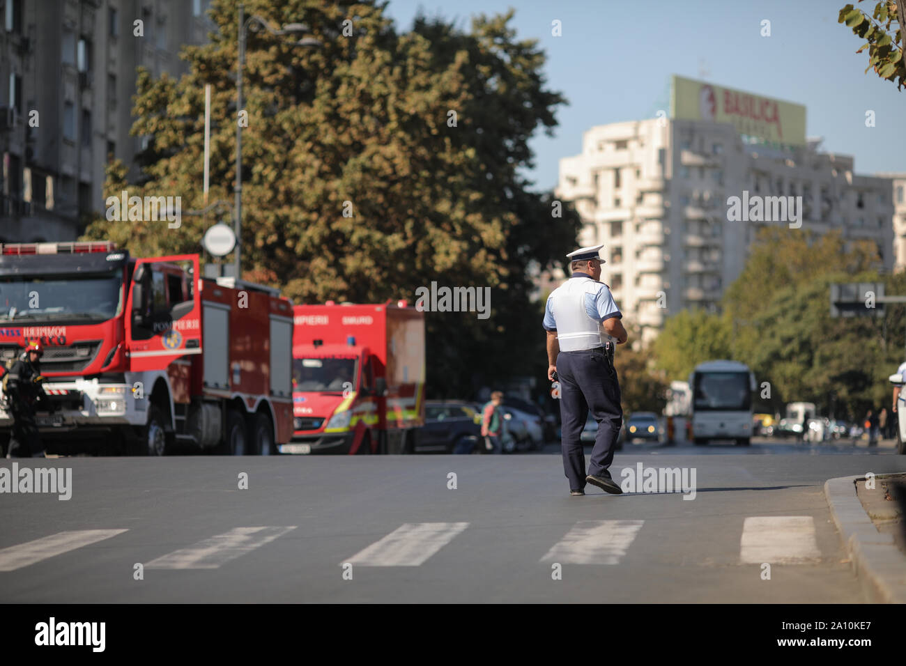 Bucarest, Roumanie - le 22 septembre 2019 : route roumaine agent de police dans la rue. Banque D'Images