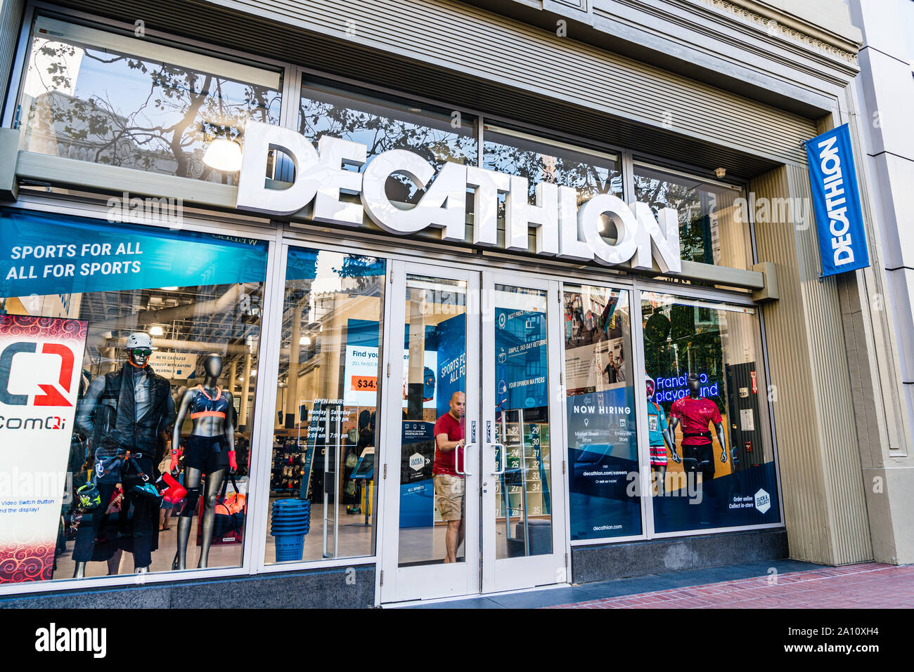 Sep 20, 2019 San Francisco / CA / USA - Vue extérieure du magasin de sport  décathlon, dans le sud de Market District dans le centre-ville de San  Francisco ; Decath Photo Stock - Alamy