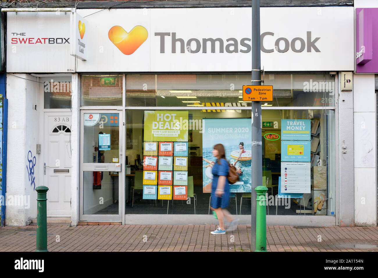 Thomas Cook fermé boutique sur East Street, Bedminster, Bristol, comme les 178 ans de tour opérateur Thomas Cook qui a cessé ses activités avec effet immédiat après avoir échoué dans une offre finale d'obtenir un plan de sauvetage des créanciers. Banque D'Images