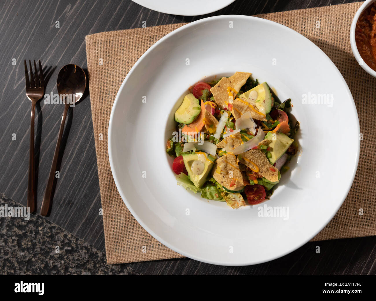 Salade mexicaine, salade taco végétarien traditionnel mexicain à l'avocat Banque D'Images