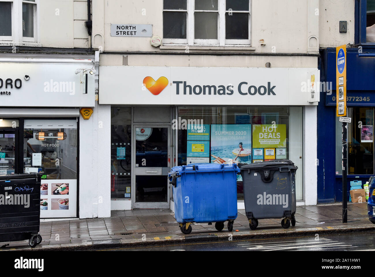 Brighton UK 23 Septembre 2019 - Le Thomas Cook Travel shop dans la région de North Street Brighton ce matin, après l'annonce de l'entreprise n'avait pas l'argent nécessaire pour continuer et s'apprête à mettre fin au commerce, avec des milliers d'emplois perdus . Crédit photo : Simon Dack / Alamy Live News Banque D'Images