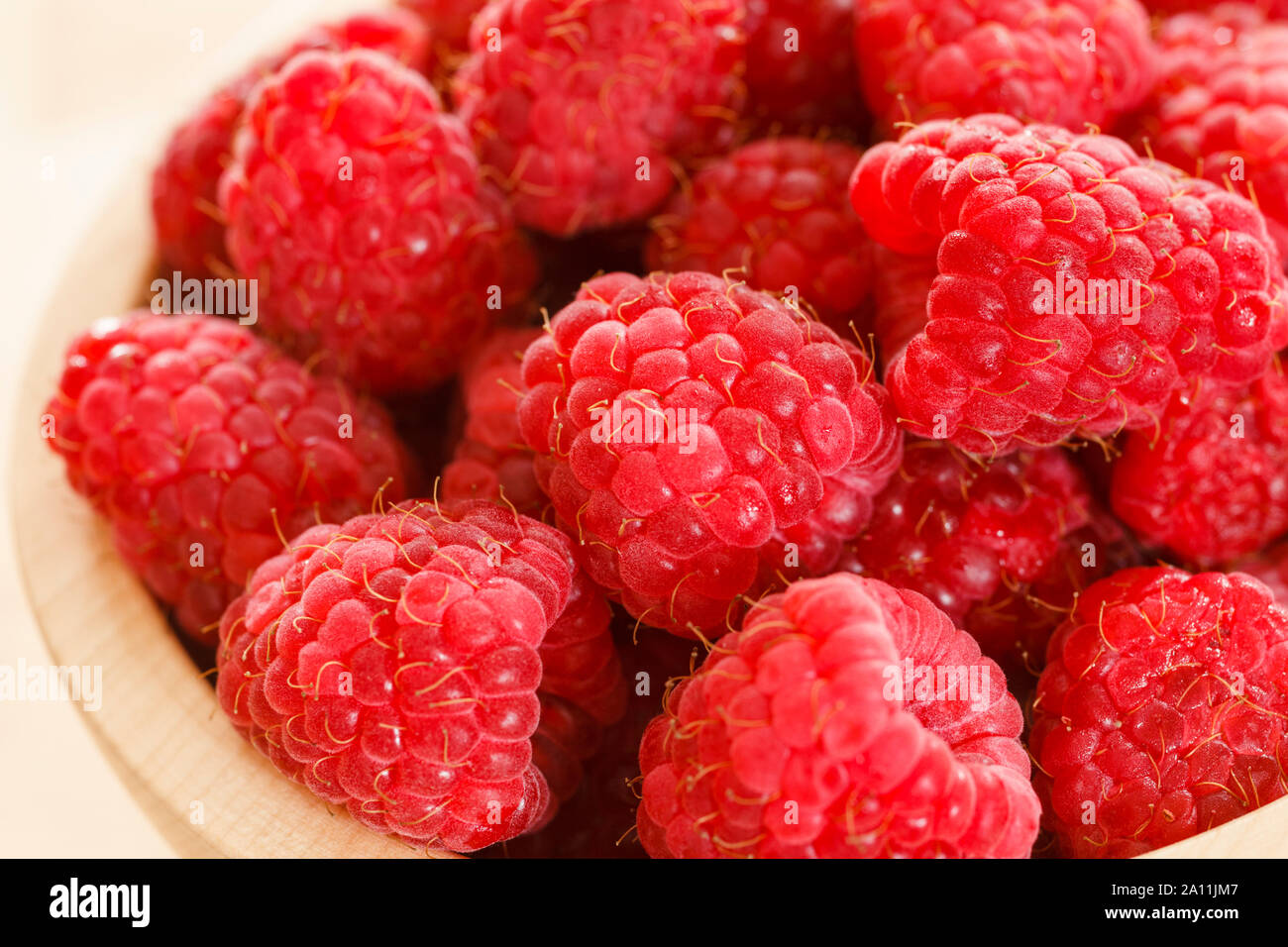 Les framboises dans un bol, Close up Banque D'Images