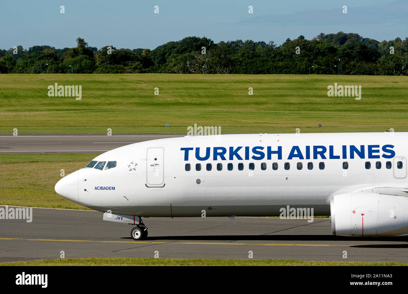 Turkish Airlines Boeing 737-800 le roulage à l'aéroport de Birmingham, UK (TC-JVV) Banque D'Images