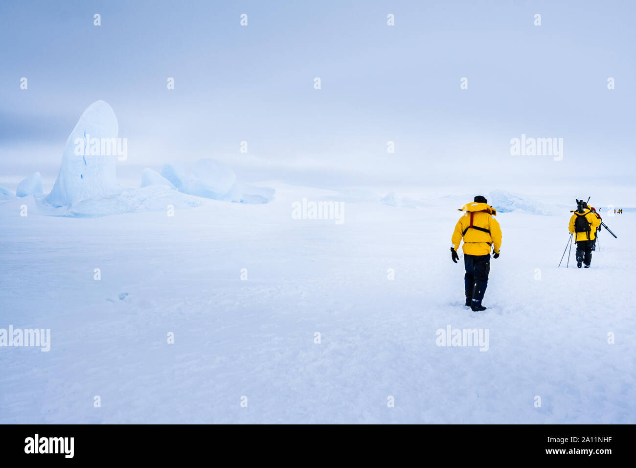 Trekking dans le paysage de l'Antarctique. Traversant la Mer de Glace Snow Hill Island, l'Antarctique. Banque D'Images