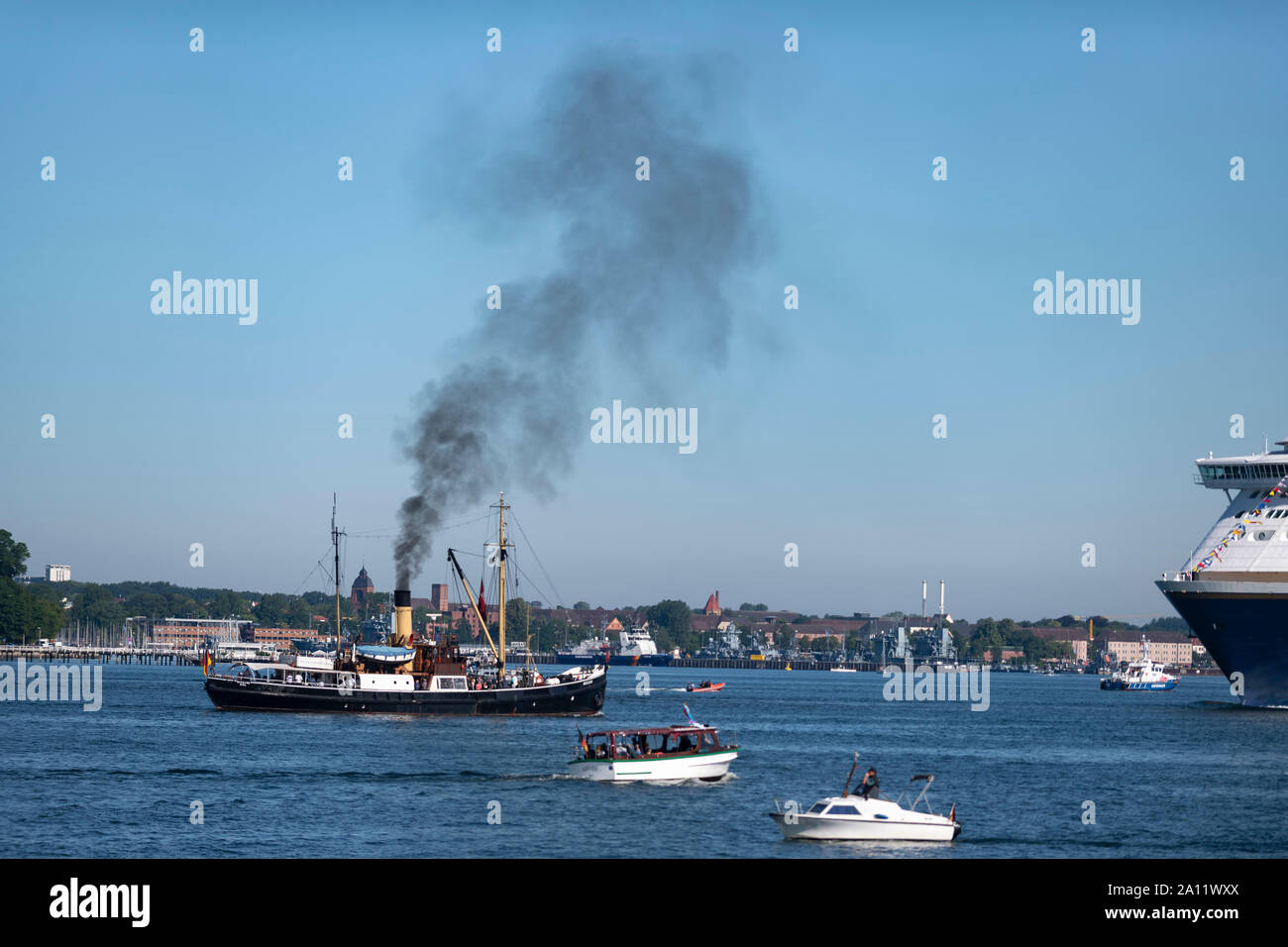 Navires sur la Woche Kieler à Kiel , schleswig holstein Banque D'Images