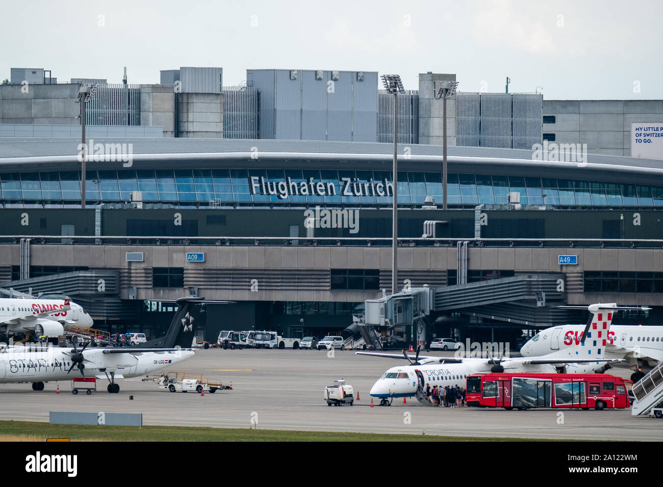 Zurich, Suisse - le 19 juillet 2018 : l'aéroport de Zurich paysage extérieur de bâtiment de jour Banque D'Images