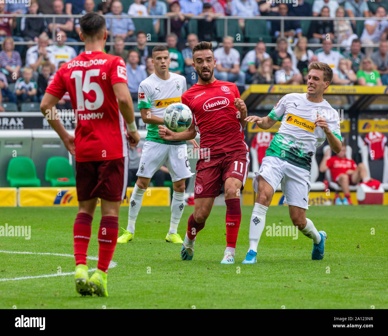 Sports, football, Bundesliga 2019/2020 Borussia Moenchengladbach, contre Fortuna Düsseldorf 2-1, stade Borussia Park, scène du match, f.l.t.r. Erik Thommy (Fortuna), Laszlo Benes (MG), Kenan Karaman (Fortuna), Patrick Herrmann (MG), DFL RÈGLEMENT INTERDIT TOUTE UTILISATION DES PHOTOGRAPHIES COMME DES SÉQUENCES D'IMAGES ET/OU QUASI-vidéo Banque D'Images