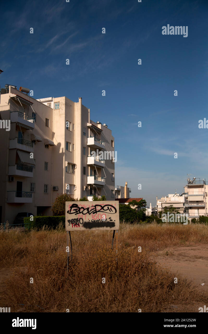 Les immeubles à appartements et terrains vacants avenue vouliagmeni athens Attica Grèce Banque D'Images