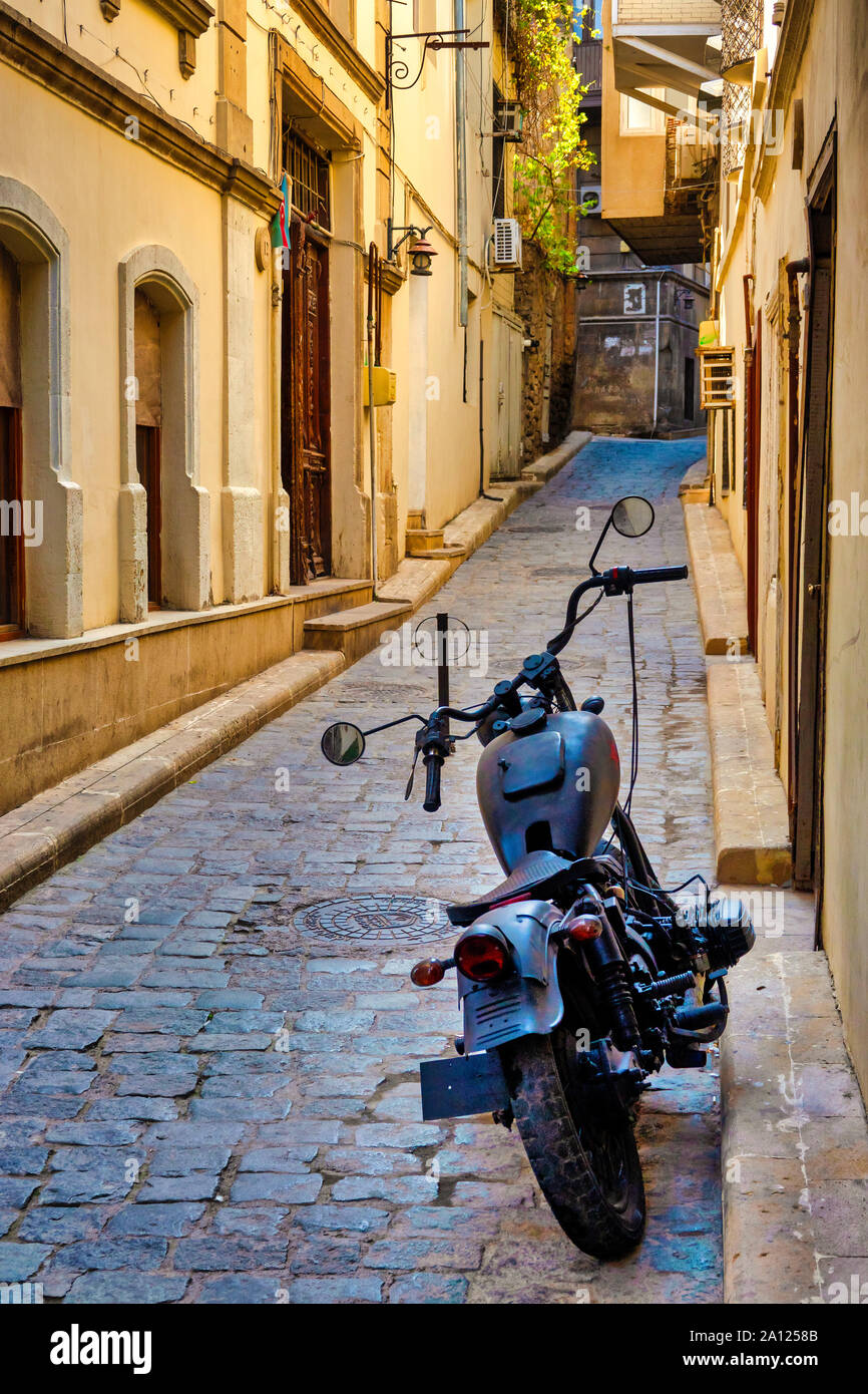Vieille moto à Icheri Sheher, Baku, Azerbaïdjan Banque D'Images