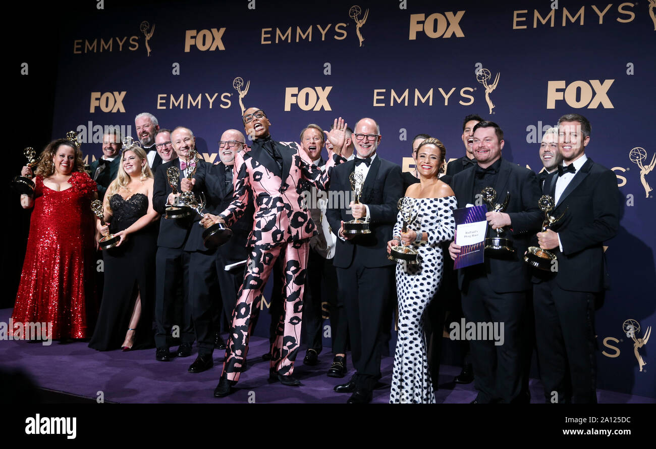 Los Angeles, USA. 22 Sep, 2019. Cast des membres de "la RuPaul Drag Race' posent avec les prix d'excellence programme de compétition, au cours de la 71e Primetime Emmy Awards à Los Angeles, aux États-Unis, du 22 septembre 2019. Crédit : Li Ying/Xinhua/Alamy Live News Banque D'Images