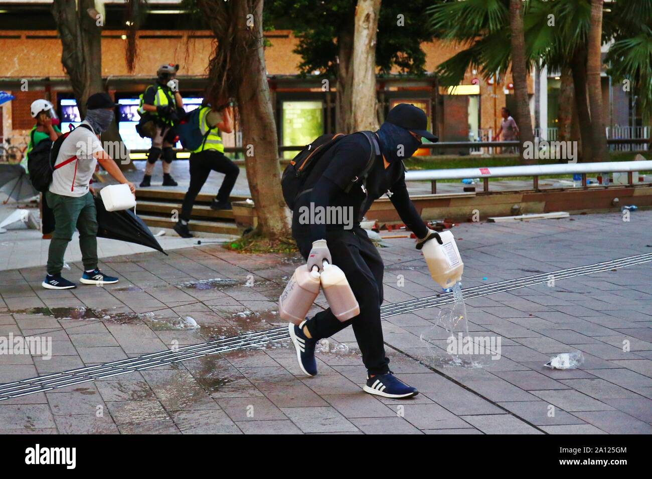 Hong Kong, Chine. 22 Sep, 2019. Des affrontements éclatent à la station de MTR Shatin où les manifestants vandaliser les installations et accusent l'entreprise d'être "le chemin de fer du Parti communiste chinois". Gonzales : Crédit Photo/Alamy Live News Banque D'Images