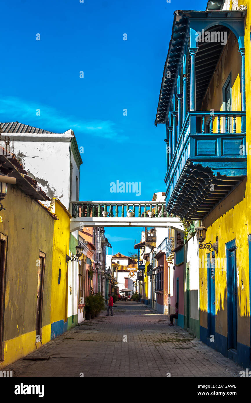 Rue coloniale multicolore Puerto Cabello Banque D'Images