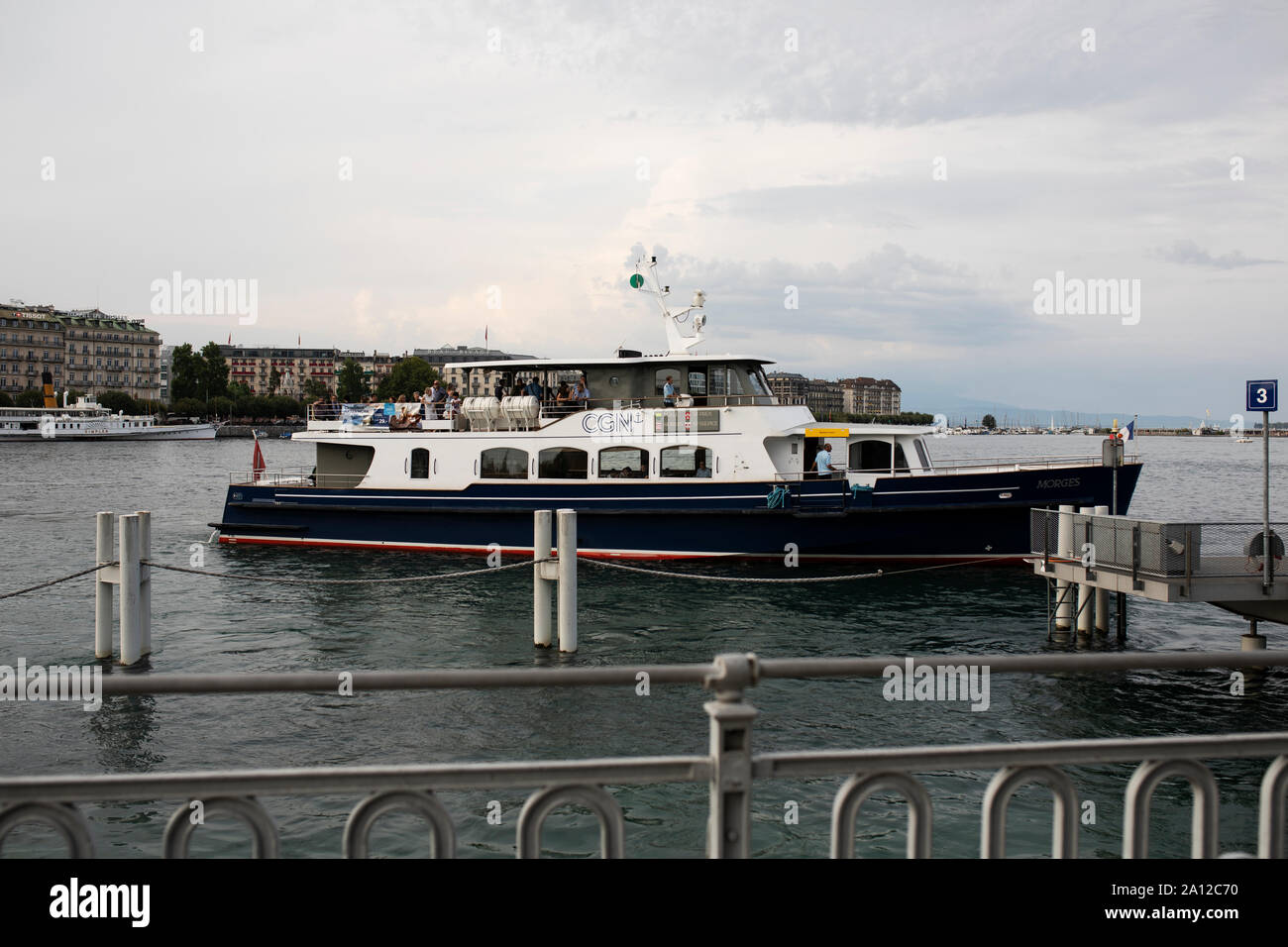 Un tour en bateau du CGN sur le lac Léman à Genève, en Suisse. Banque D'Images
