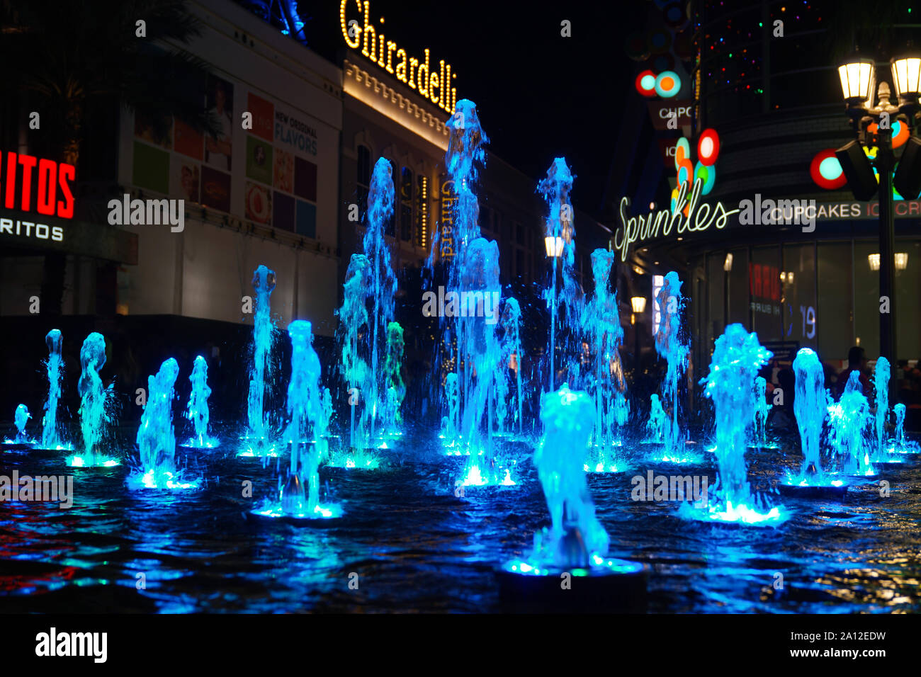Las Vegas, Nevada - 9 août 2018 : Belle fontaine à eau situé à la promenade de LINQ. Banque D'Images