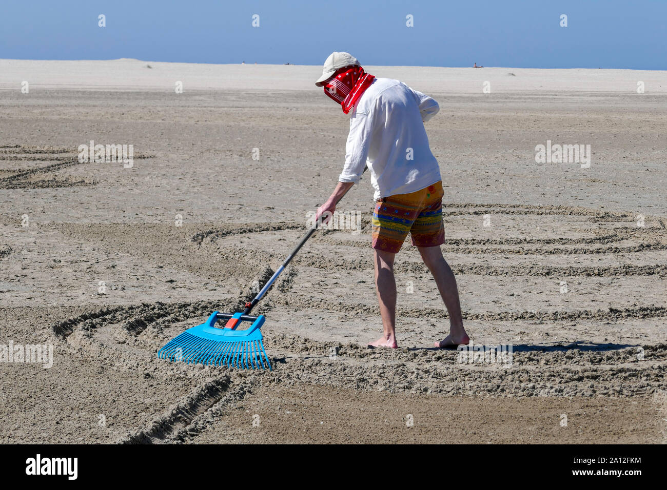 Anamorfose dessin dans le sable à la plage en Hollande Banque D'Images