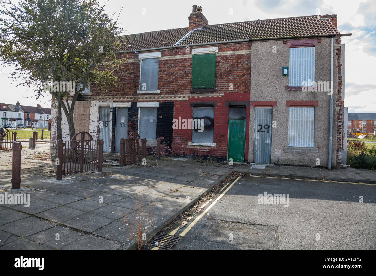 Et l'abandon des maisons placardées dans le centre de Middlesbrough, Angleterre, Royaume-Uni Banque D'Images