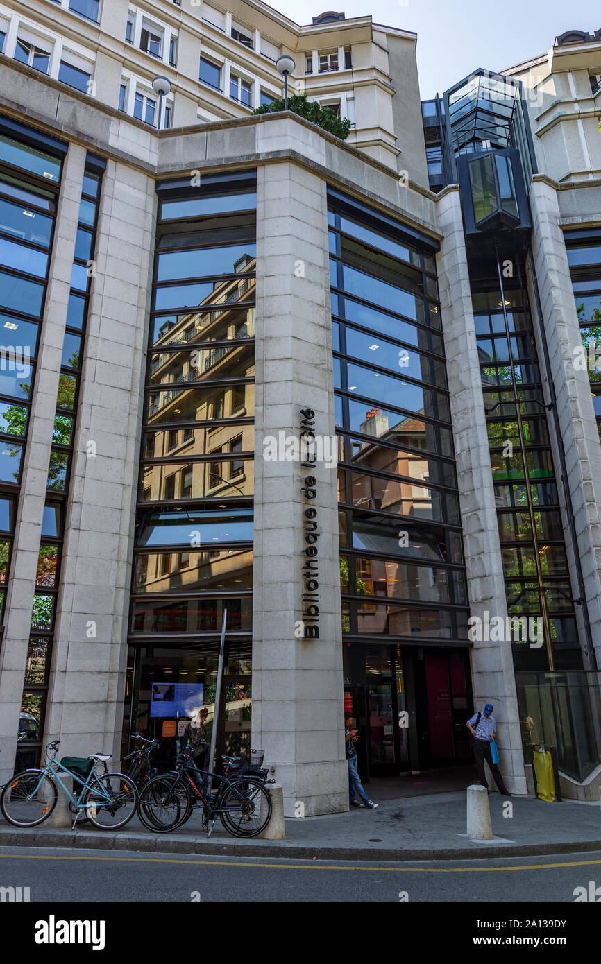 Genève, SUISSE - Le 29 août , 2019. Bibliothèque de la cité, la Bibliothèque  municipale de la ville dans le centre de Genève, Suisse Photo Stock - Alamy