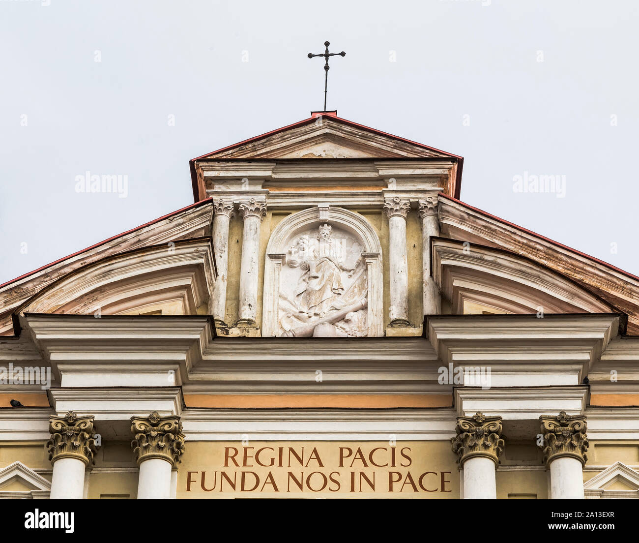 Détail de la façade de l'église des Saints Pierre et Paul à Vilnius. La lituanie Banque D'Images