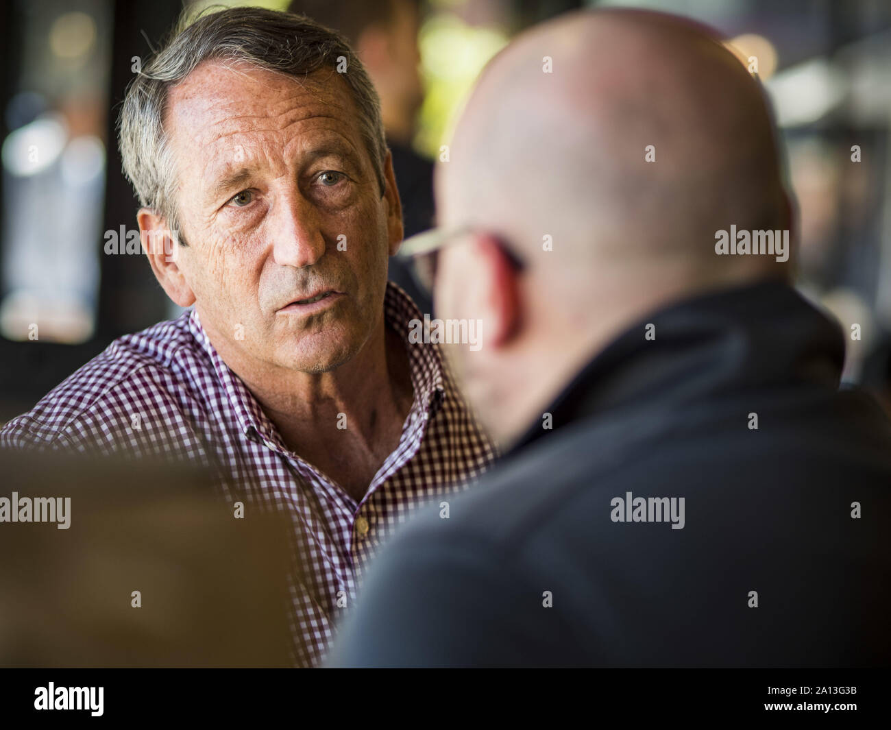 23 septembre 2019, Des Moines, Iowa, États-Unis : MARK SANFORD, l'ancien gouverneur républicain de Caroline du Sud et six terme représentant au Congrès de la Caroline du Sud, parle aux gens de Zombie Burger, un des Moines restaurant, lundi. Sanford est un défi que le Président Donald Trump pour la nomination républicaine pour la présidence des États-Unis. L'Iowa accueille le premier événement de l'élection présidentielle du cycle de sélection. Le caucus de l'Iowa sont prévue pour février 3, 2020. (Crédit Image : © Jack Kurtz/Zuma sur le fil) Banque D'Images