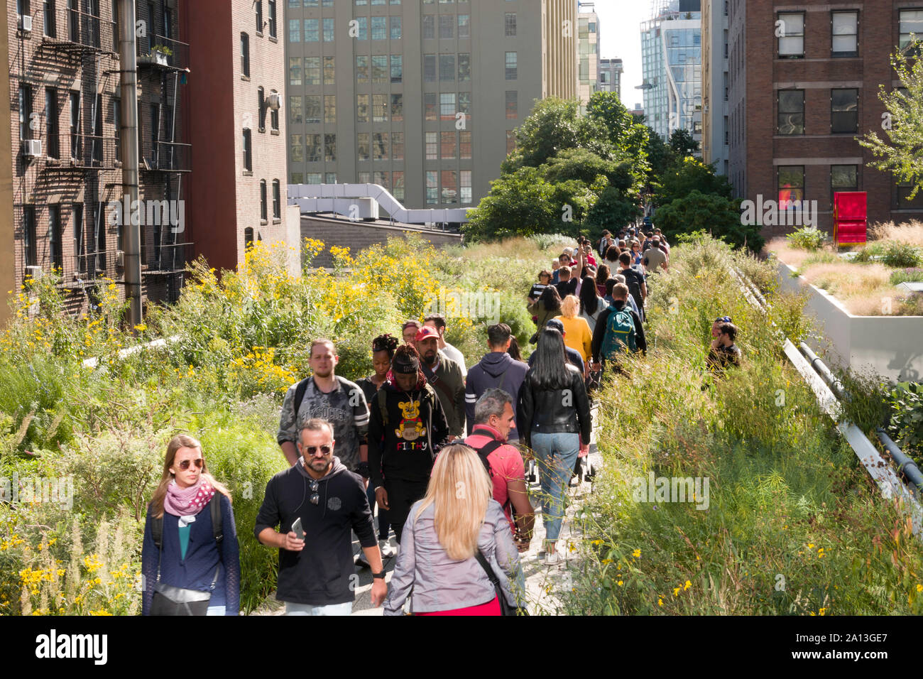 Les visiteurs appréciant la ligne haute Park, NYC Banque D'Images