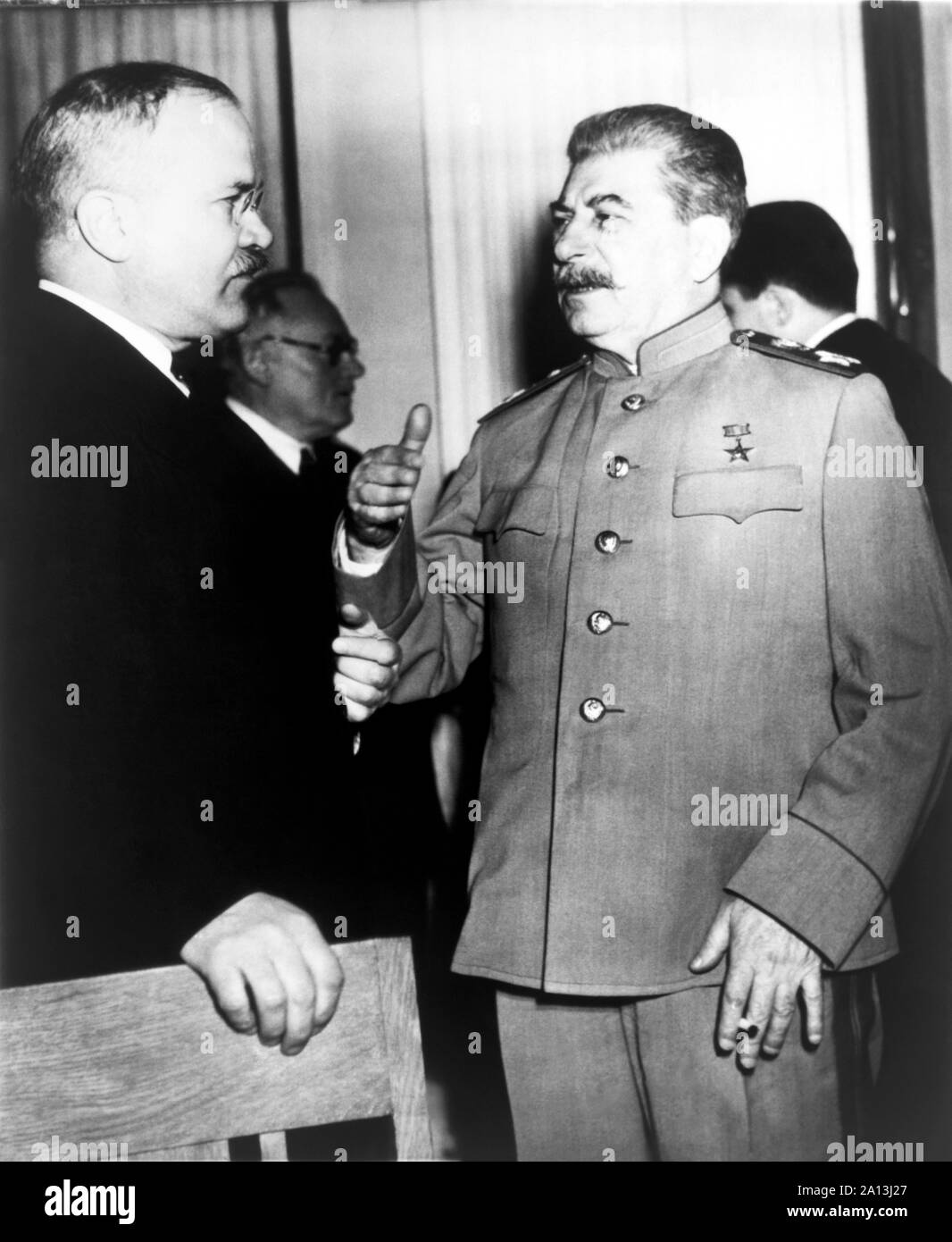 Le leader soviétique Joseph Staline avec le diplomate russe Viatcheslav Mikhaïlovitch Molotov. Banque D'Images