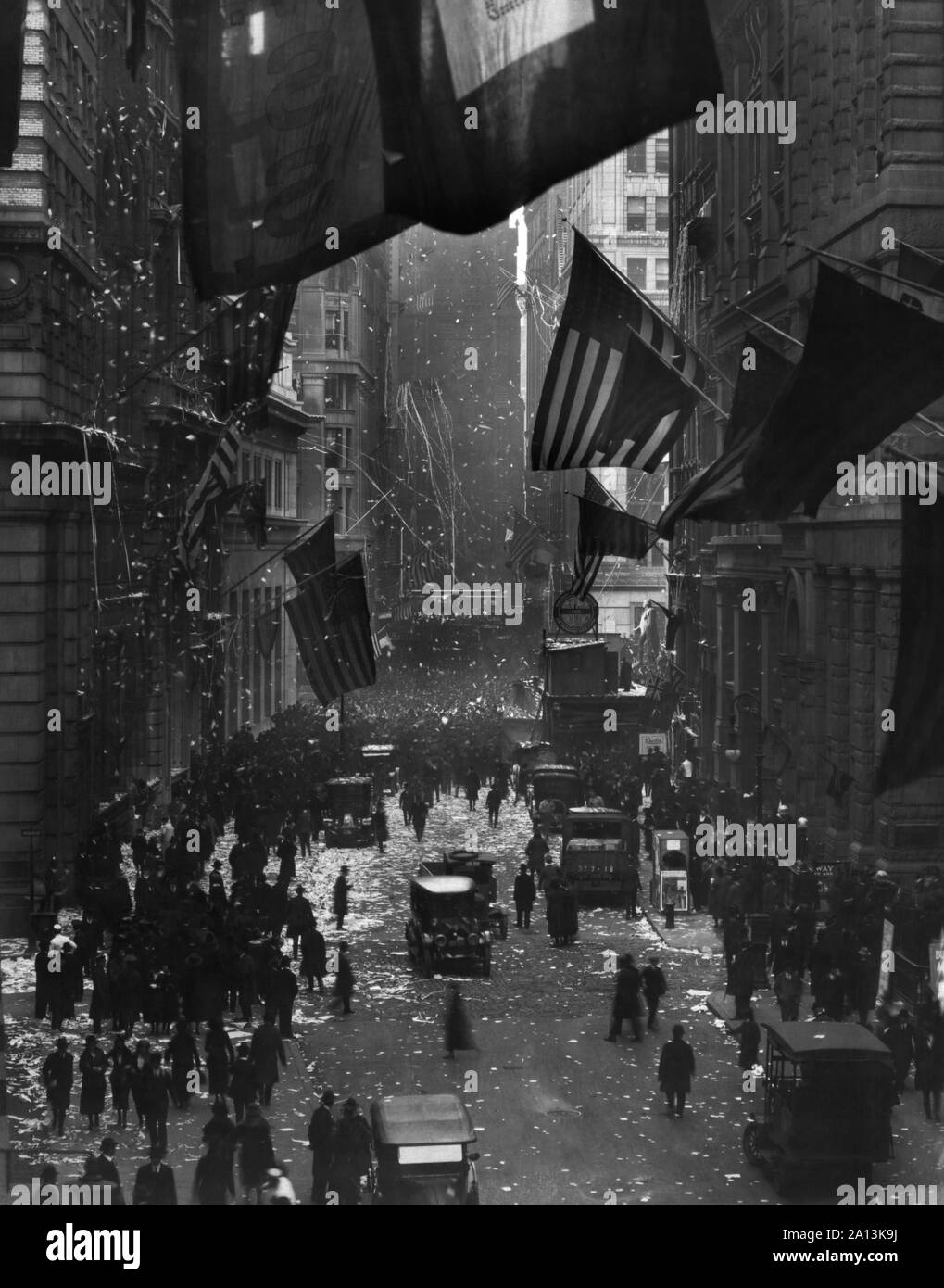 La célébration de Wall Street après la capitulation allemande qui a mis fin à la Première Guerre mondiale. Banque D'Images