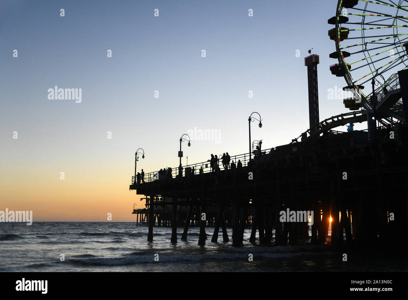 Coucher du soleil à la jetée de Santa Monica, Los Angeles, Californie Banque D'Images