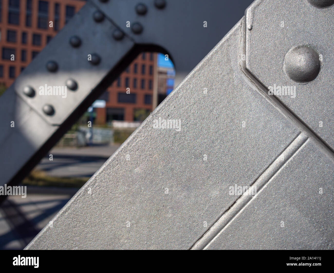 Close-up de détail de construction de pont métallique à la lumière du jour. Banque D'Images