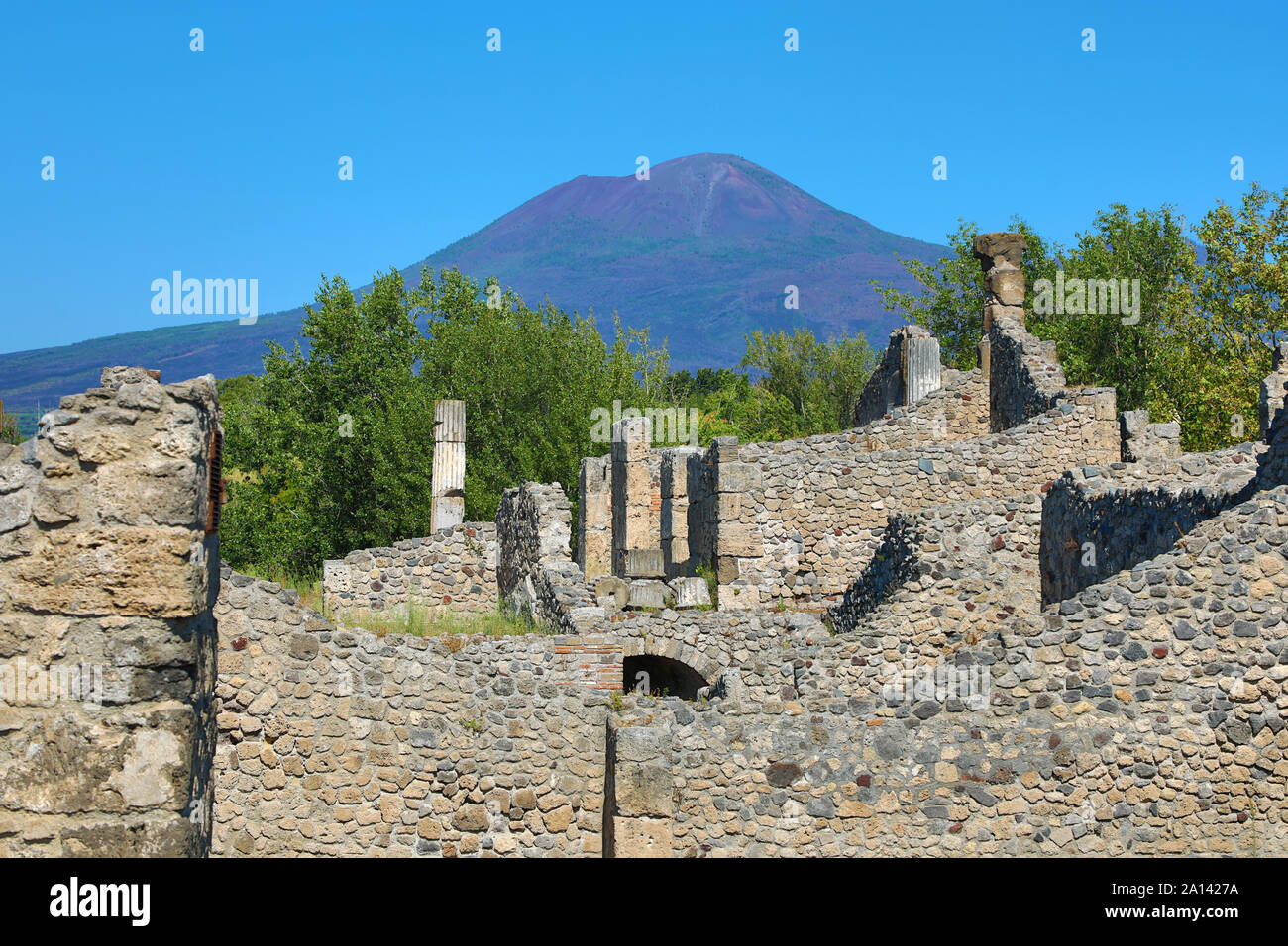Ruines de l'ancienne ville romaine de Pompéi et le Vésuve, Italie Banque D'Images
