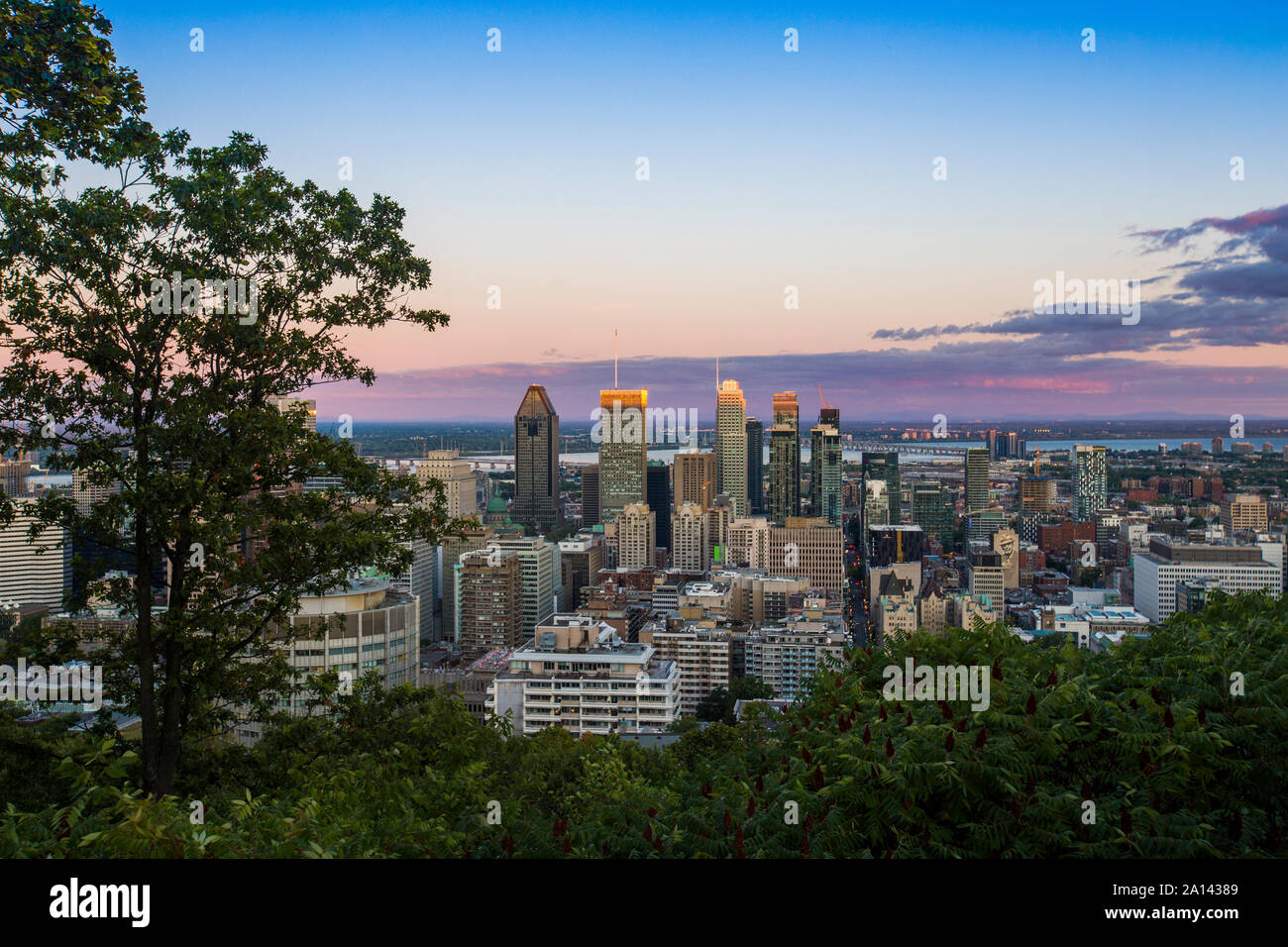 Le centre-ville de Montréal au crépuscule Banque D'Images