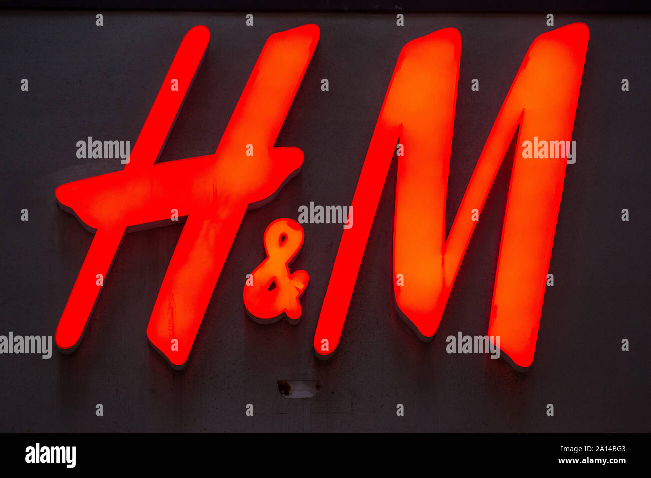Göteborg, Suède. 14Th Sep 2019. H&M vu le logo de Göteborg. Hennes & Mauritz AB (H&M) est une multinationale suédoise l'habillement - entreprise de vente au détail. Credit : Karol Serewis SOPA/Images/ZUMA/Alamy Fil Live News Banque D'Images