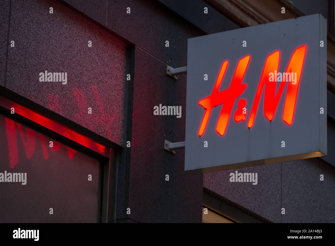 Göteborg, Suède. 14Th Sep 2019. H&M vu le logo de Göteborg. Hennes & Mauritz AB (H&M) est une multinationale suédoise l'habillement - entreprise de vente au détail. Credit : Karol Serewis SOPA/Images/ZUMA/Alamy Fil Live News Banque D'Images