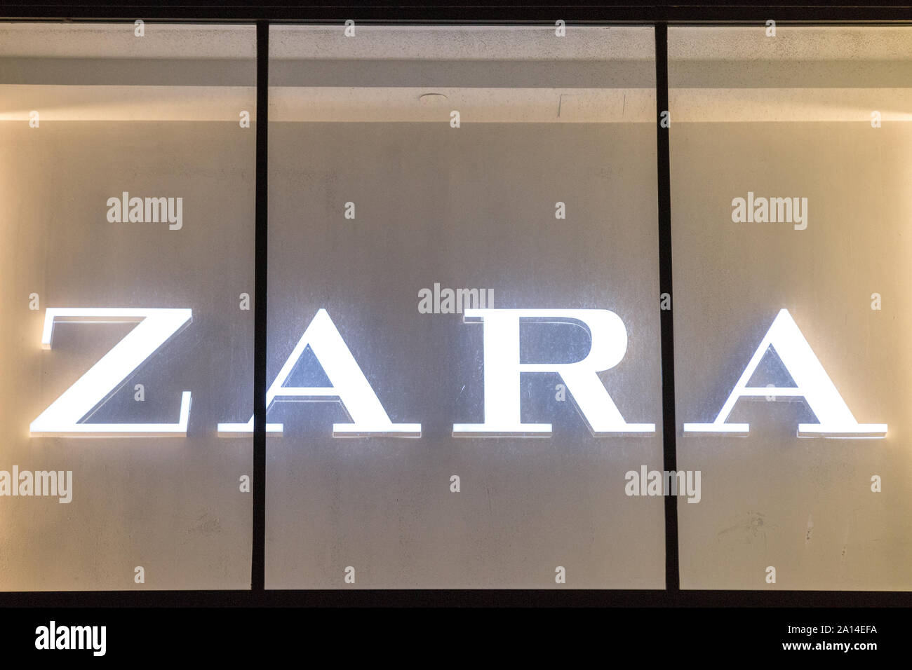 Un détaillant de vêtements espagnole Zara vu le logo de Göteborg Photo  Stock - Alamy