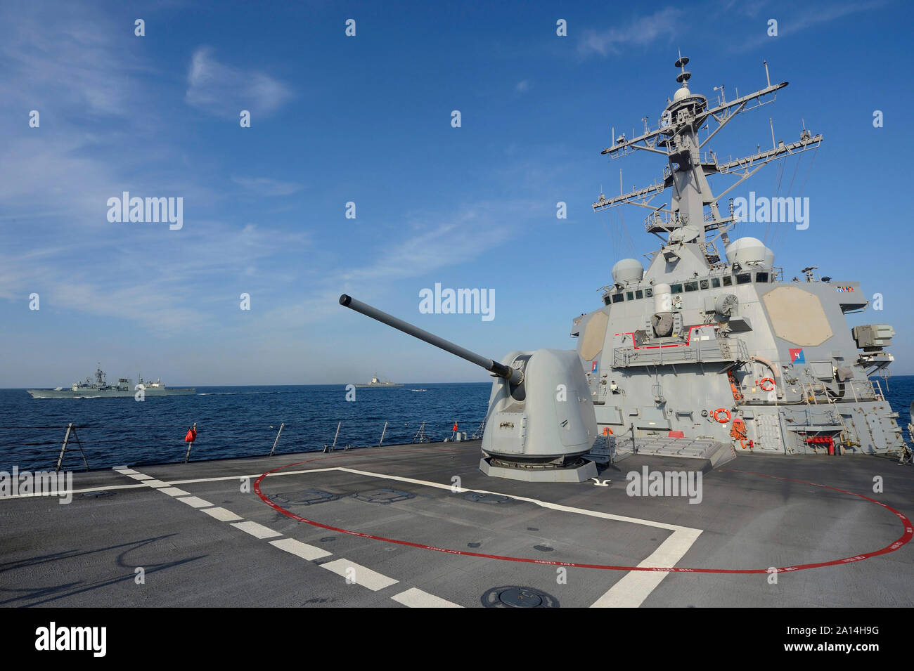 La classe Arleigh Burke destroyer lance-missiles USS Ross. Banque D'Images