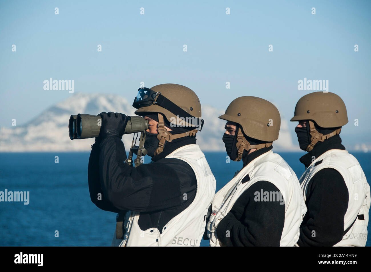 Surveillance sécurité stand de marins à bord du porte-avions USS George H. W. Bush. Banque D'Images