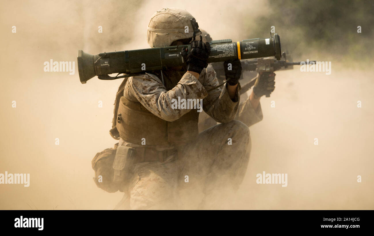 Les feux des marines un M136 AT4 Rocket Launcher. Banque D'Images