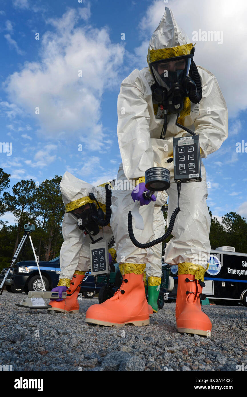 Les aviateurs de l'US Air Force test pour des agents chimiques. Banque D'Images