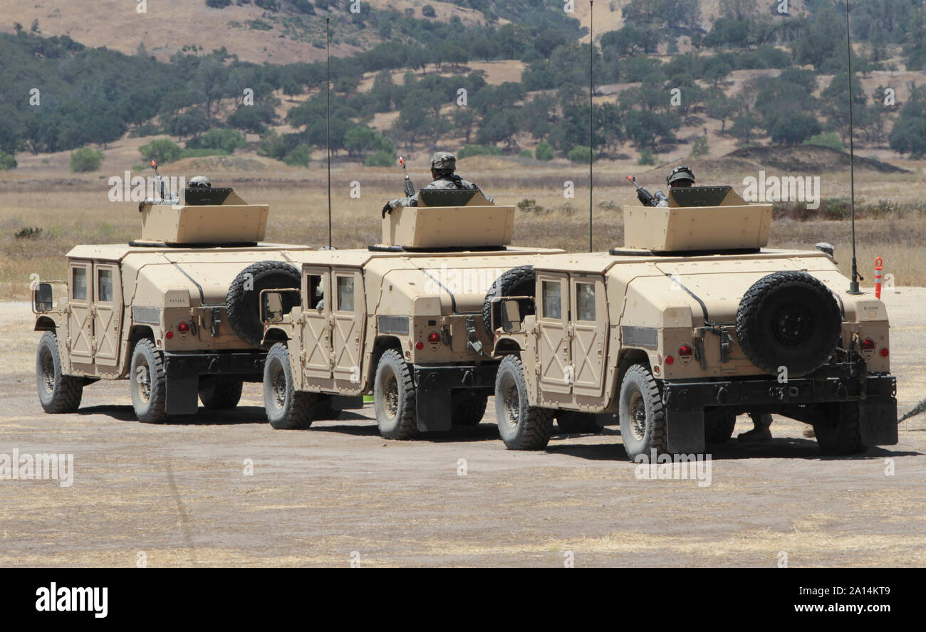 Convoi de Humvees à Fort Hunter Liggett, en Californie. Banque D'Images