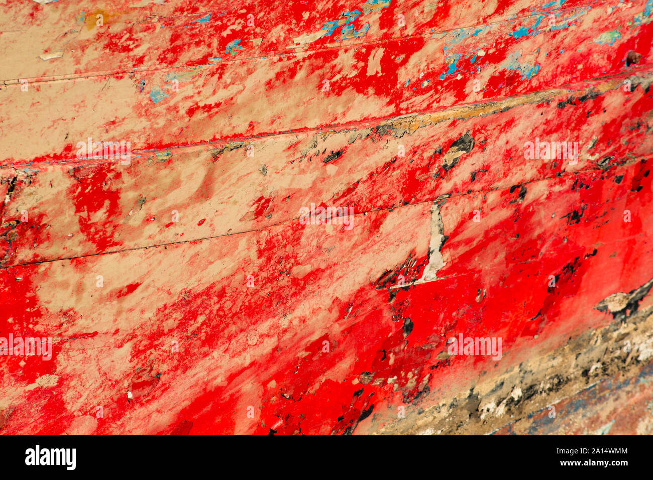 Peinture sur un vieux bateau amarré dans le port de Brixham Devon en Angleterre UK GO Banque D'Images
