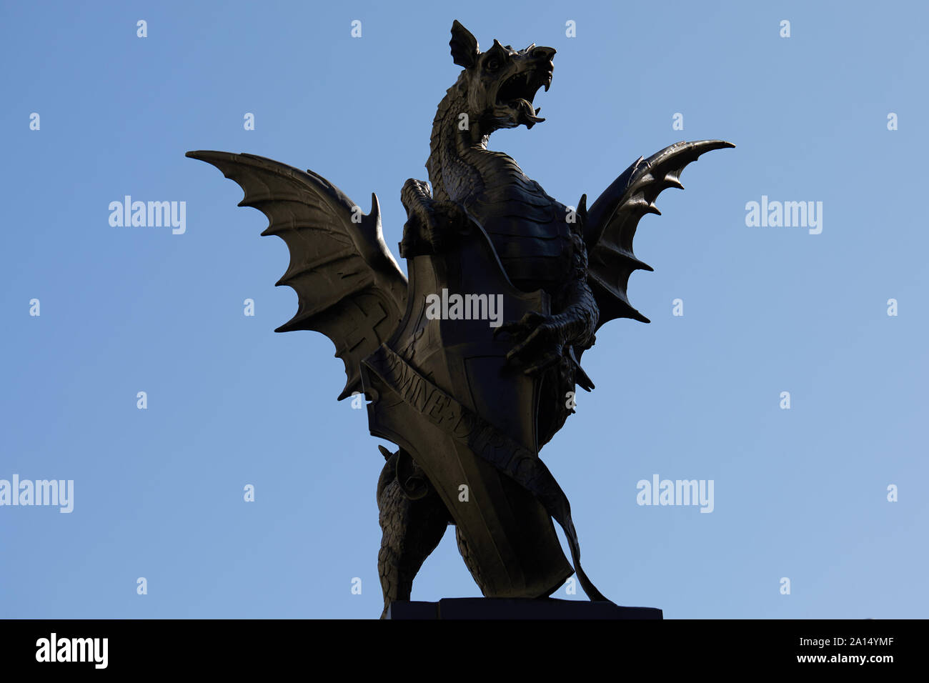 Londres, R.-U. - Sept 17, 2019 - Sculpture de Charles Bell Birch d'un dragon qui se trouve au sommet du Temple Bar dans le Memorial Strand. Il marque l'ancien e Banque D'Images