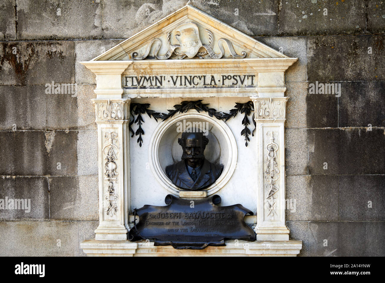 Londres, R.-U. - Sept 17, 2019 : un monument à sir Joseph Bazalgette, conçu par George Blackall Simonds en 1901 et intégré dans la Thames Embankment wa Banque D'Images