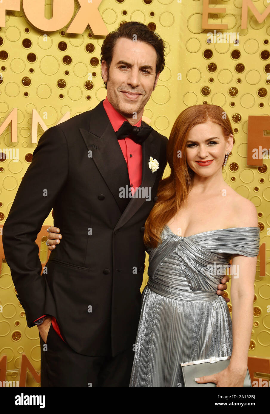 LOS ANGELES, CA - le 22 septembre : Sacha Baron Cohen et Isla Fisher assister à la 71e Emmy Awards au Théâtre de Microsoft le 22 septembre 2019 à Los Angeles, Californie. Banque D'Images